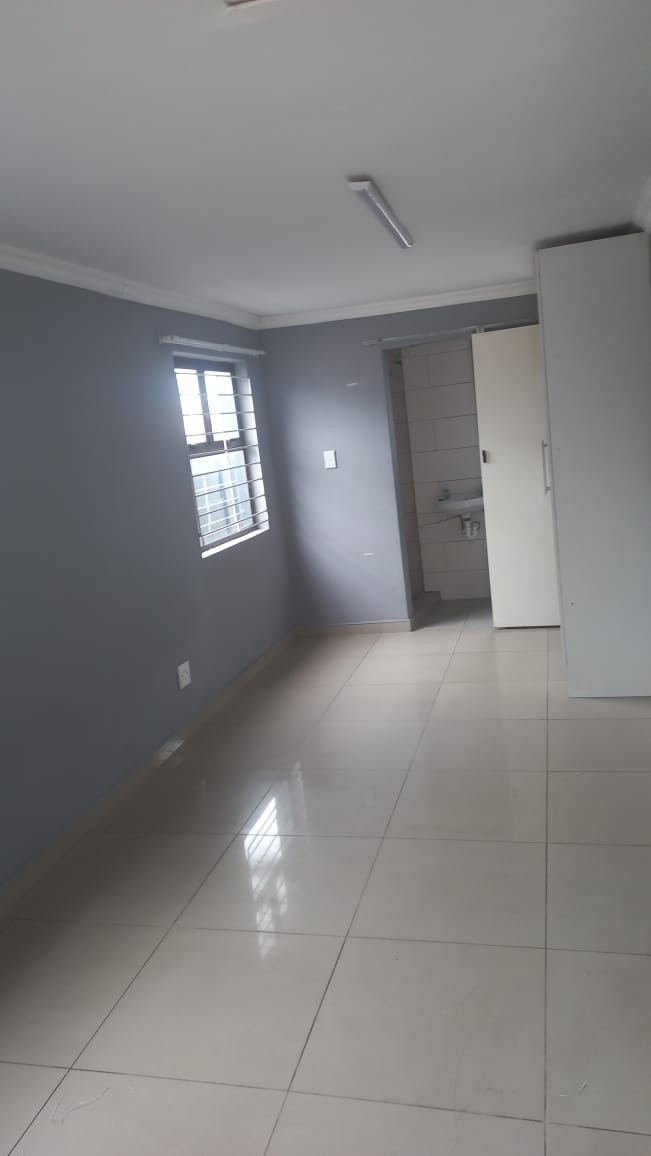 7 Bedroom Property for Sale in Phoenix Western Cape